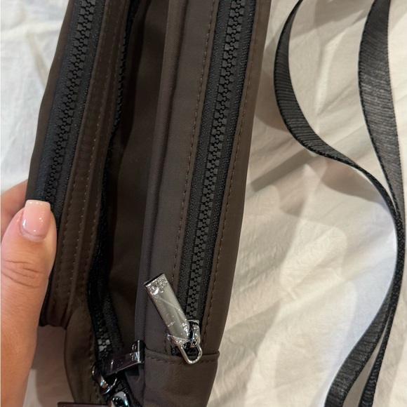 NWT ALO Yoga espresso Belt Bag - Picture 7 of 7